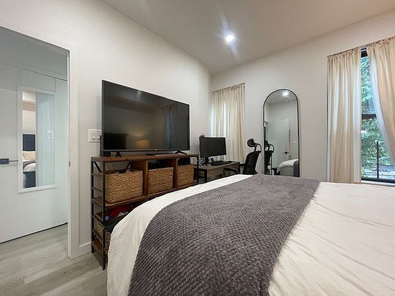 5th image of 384 12th St #3A