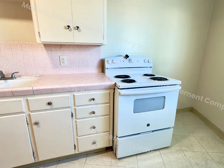 222 N C St — Photo 8
