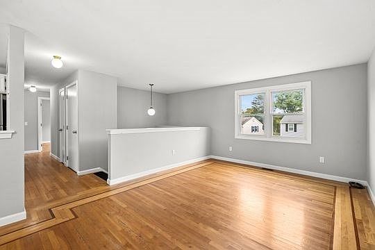 5th image of 8 Timrod Dr
