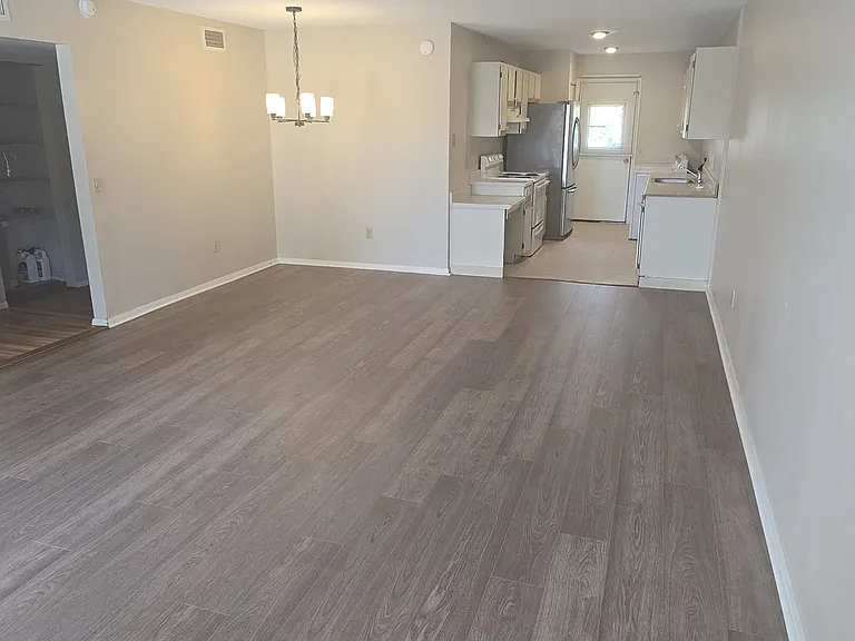 367 W Rosewood Ln — Photo 8