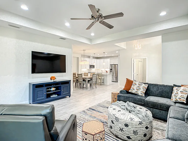 Living Room & Kitchen/Dining Room