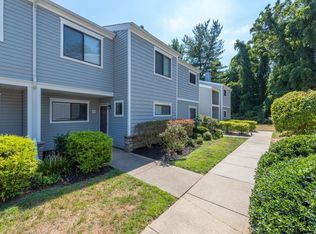 8 Joyce Ct, Eatontown, NJ 07724