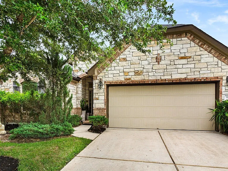 126 S Sawbridge Cir — Photo 1