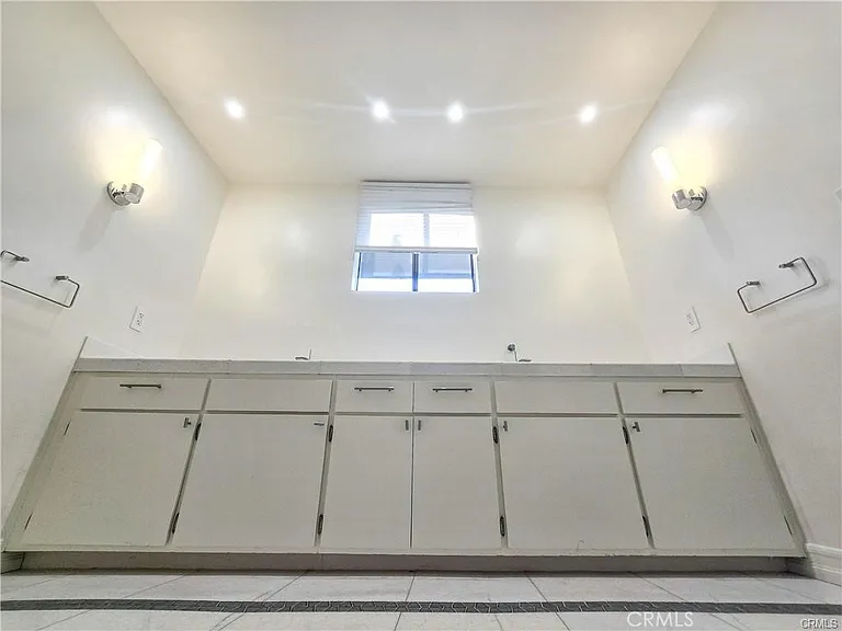 1310 Roxbury Dr #302 — Photo 18
