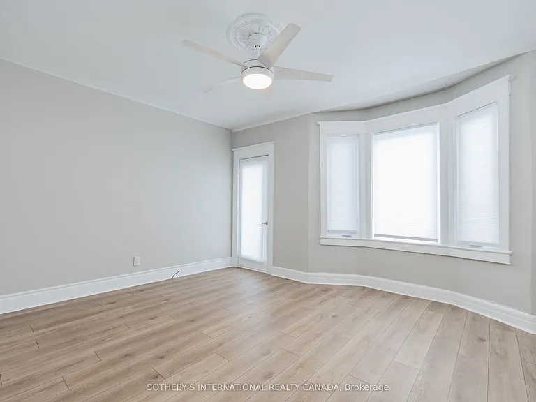 15 Indian Road Cres #UPPER — Photo 8