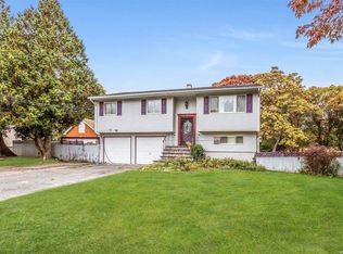 99 Columbus Ave, Central Islip, NY 11722