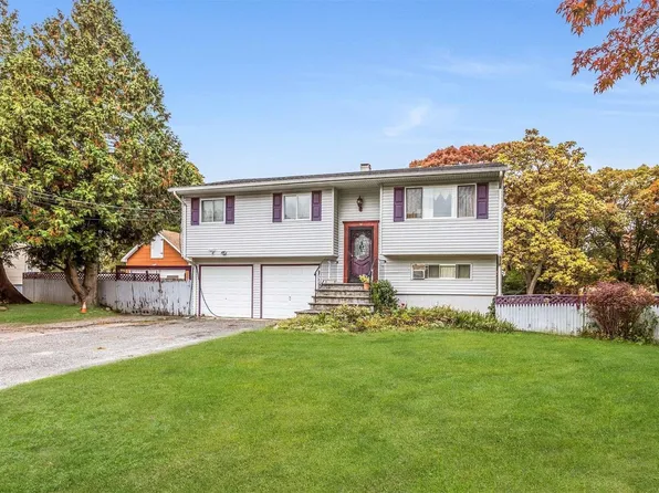 99 Columbus Avenue, Central Islip, NY 11722