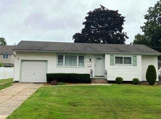 264 W 11th St, Deer Park, NY 11729
