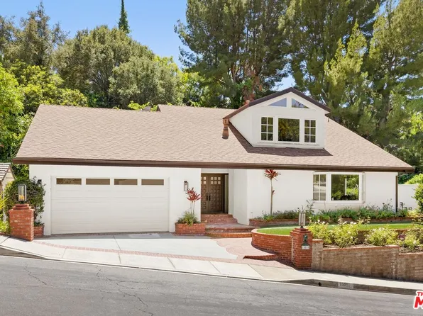 15810 Castlewoods Dr, Sherman Oaks, CA 91403