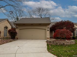 43105 W Kirkwood Dr, Clinton Township, MI