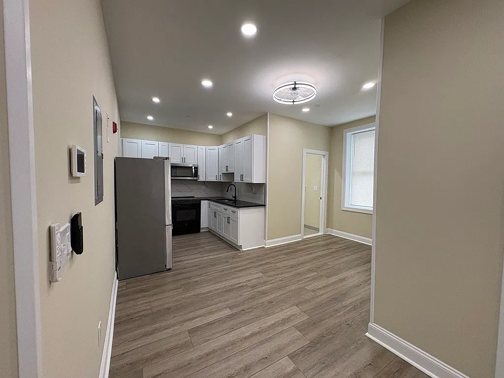 2 bed, $1,600 — Photo 3
