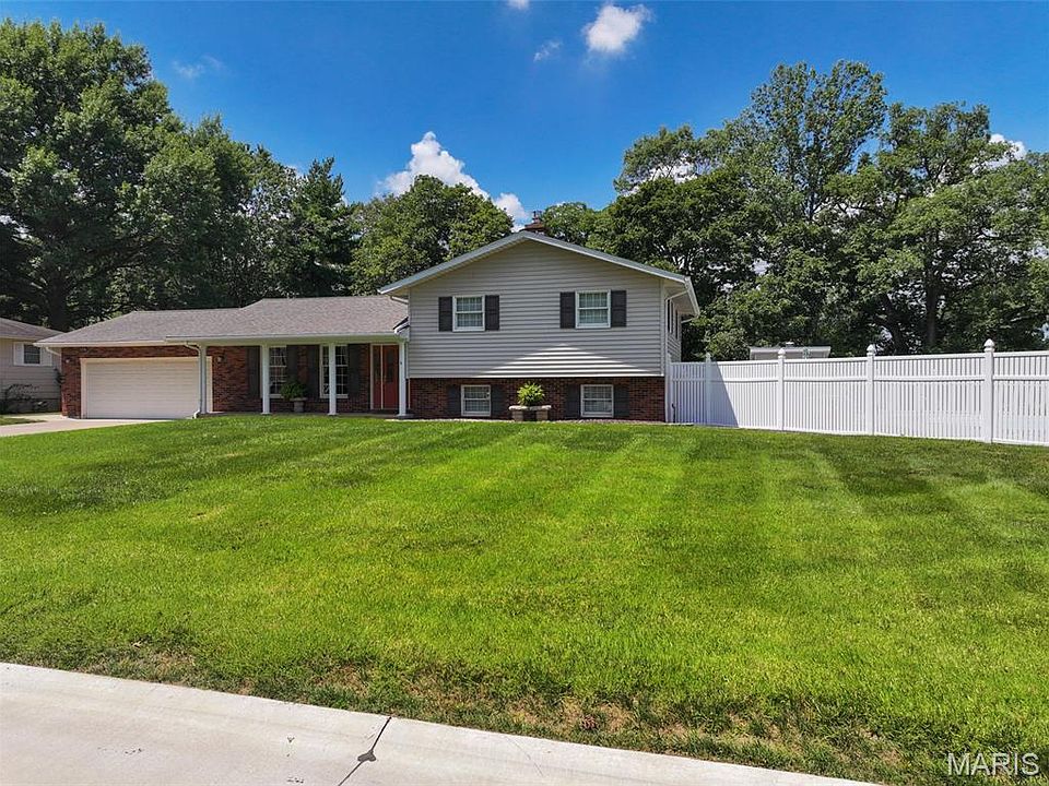 1st image of 5 Brookdale Dr