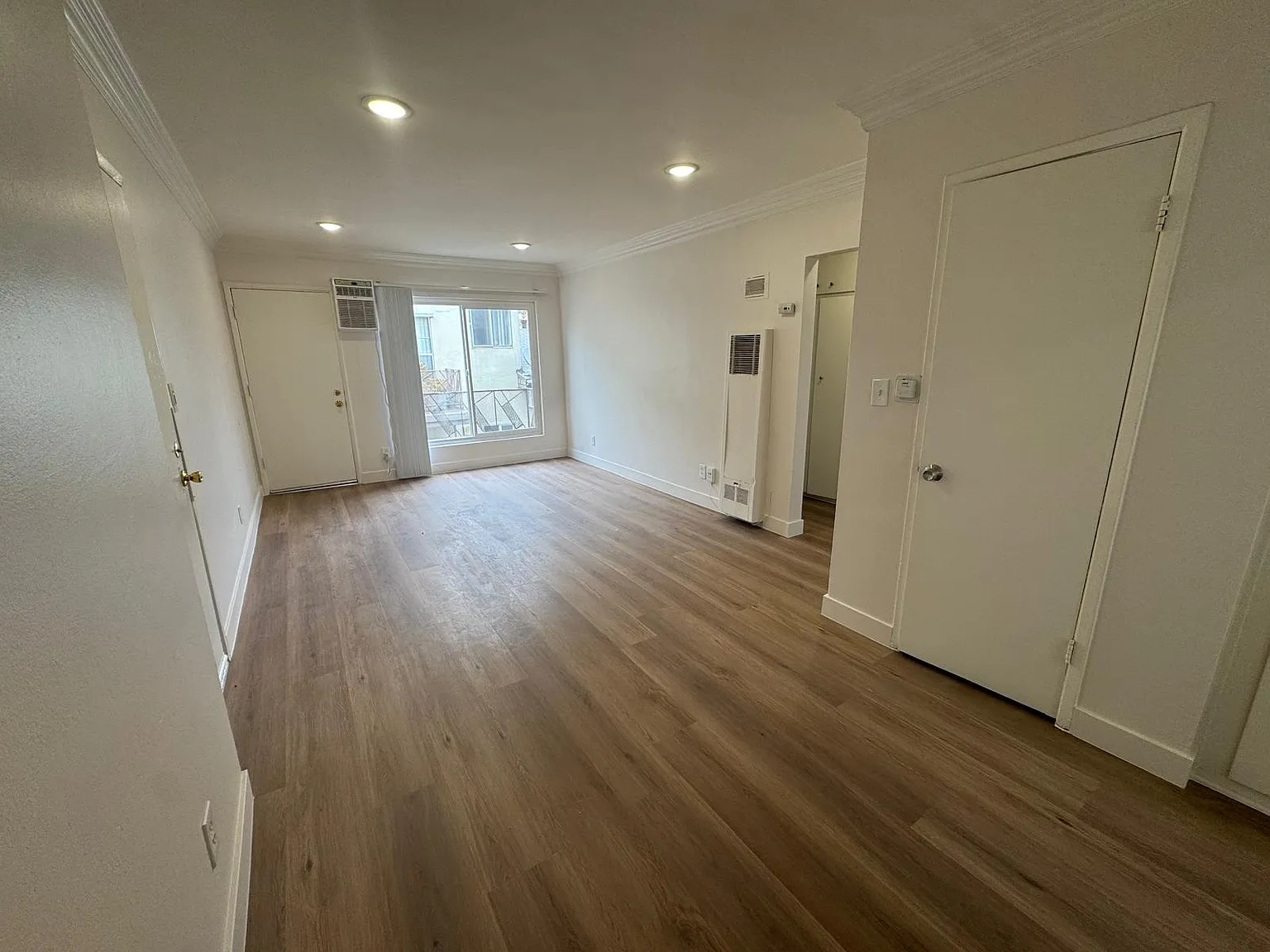 1 bed, 650 sqft, $2,100 — Photo 2