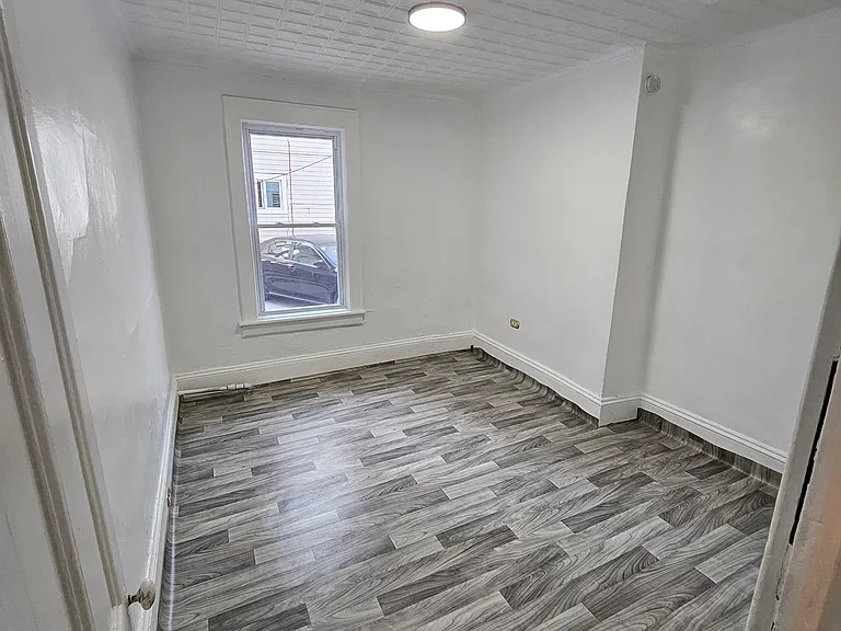 Edmund Ave — Photo 3
