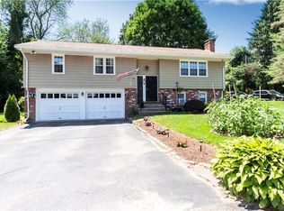 18 Peach Blossom Ln, Smithfield, RI 02828