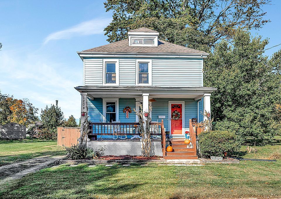 1st image of 1204 New St