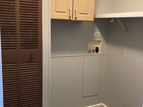3rd image of 463 Elm Dr