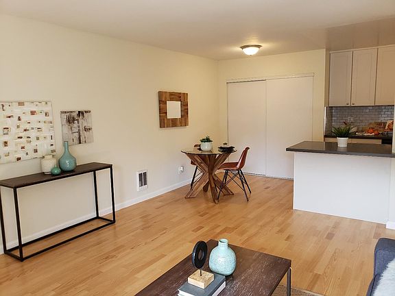 3rd image of 1126 Cherry Ave APT 73