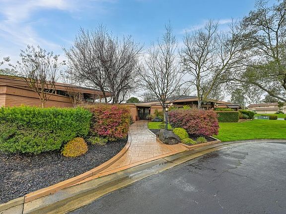 3rd image of 15068 Lago Dr