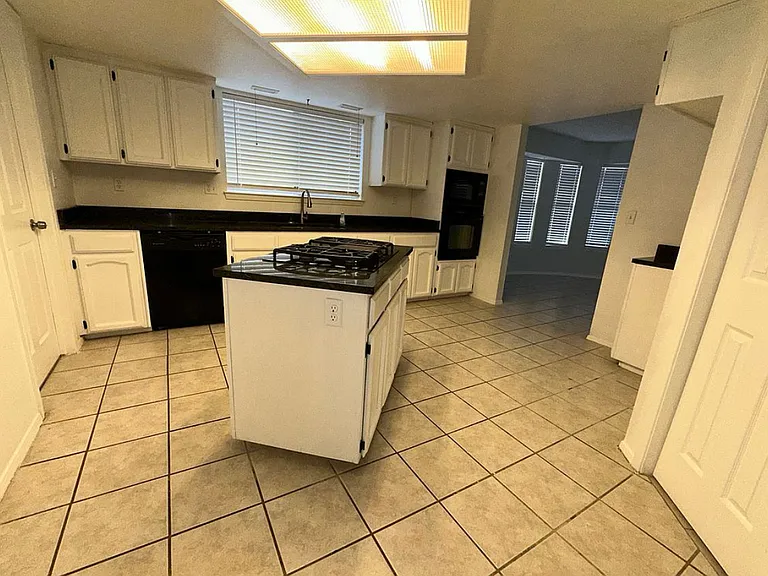 4372 Loma De Oro Dr — Photo 4