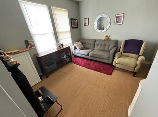 8845 S Escanaba Ave #2R, Chicago, IL 60617