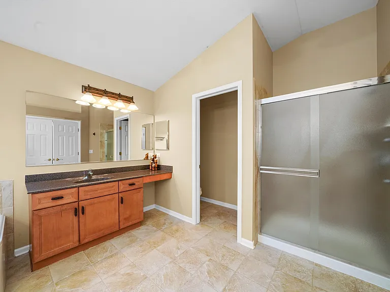 5670 Brentwood Dr — Photo 43