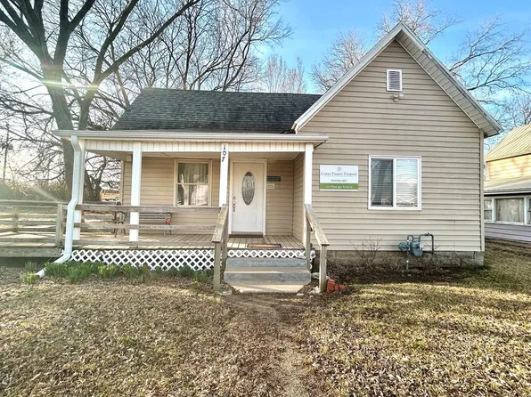 107 W 3rd Ave, Caney, KS 67333