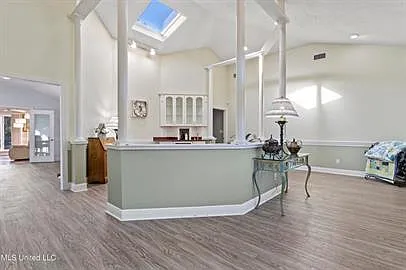 3 bed, 2.0 bath, 3070 sqft, $3,000 — Photo 2