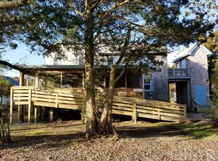 21 Live Oak Rd, Ocracoke, NC 27960