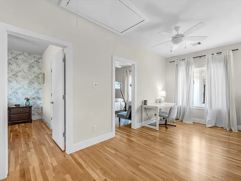 2210 Wipprecht St — Photo 14