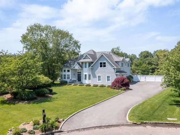 5 Martingale Gate, Northport, NY 11768