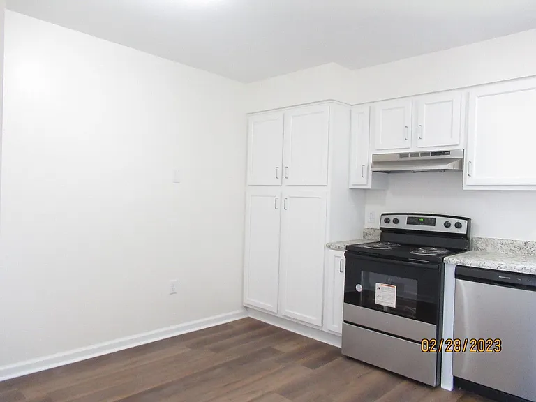 251 Rast St #L8 — Photo 21