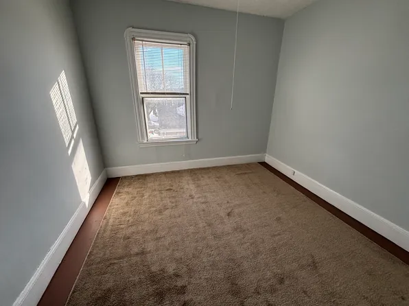 86 Clifford St #3, New Bedford, MA 02745