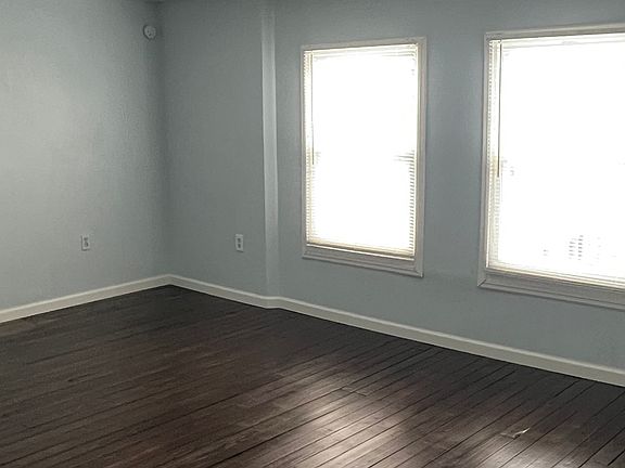 5th image of 120 N Oak St