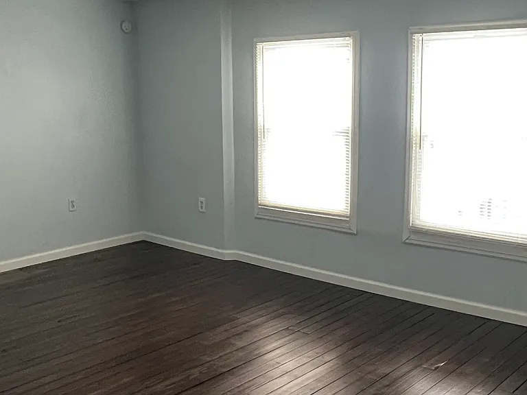 120 N Oak St — Photo 5