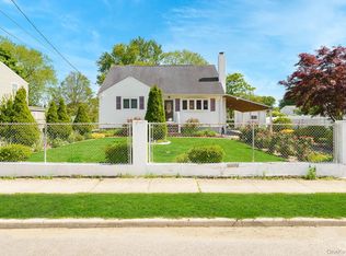 22 Montgomery St, Brentwood, NY 11717