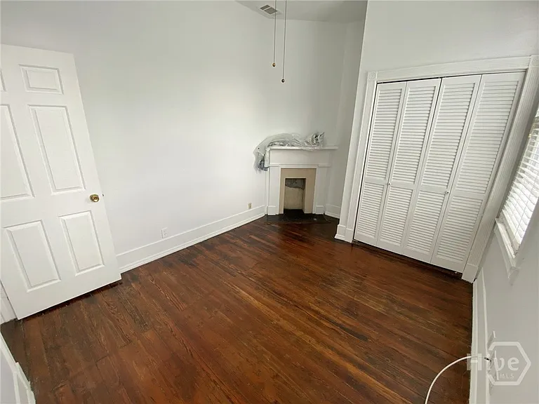 506 E York St — Photo 17