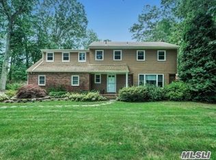 83 Village Hill Dr, Dix Hills, NY 11746