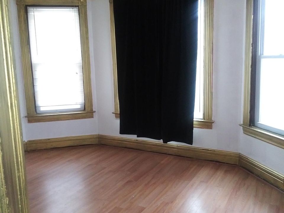 2nd image of 720 Plant St #2