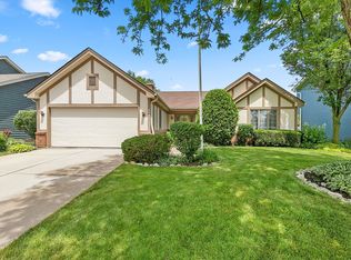 27W368 Chartwell Dr, Winfield, IL 60190