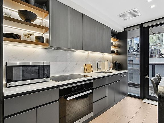 5th image of 300 W 30th St APT 4B