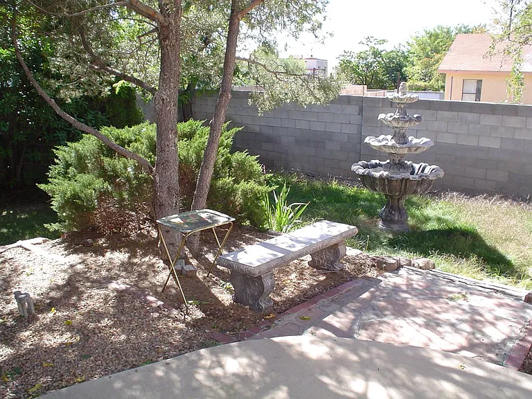 7204 Avenida La Costa NE — Photo 4