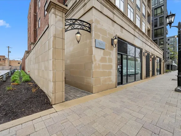 195 N Addison Ave #Penthouse 03, Elmhurst, IL 60126