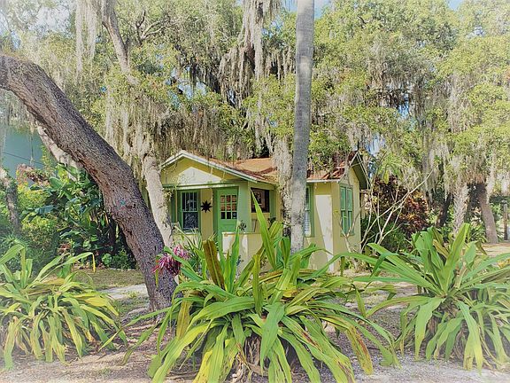 2nd image of 832 Pinellas St
