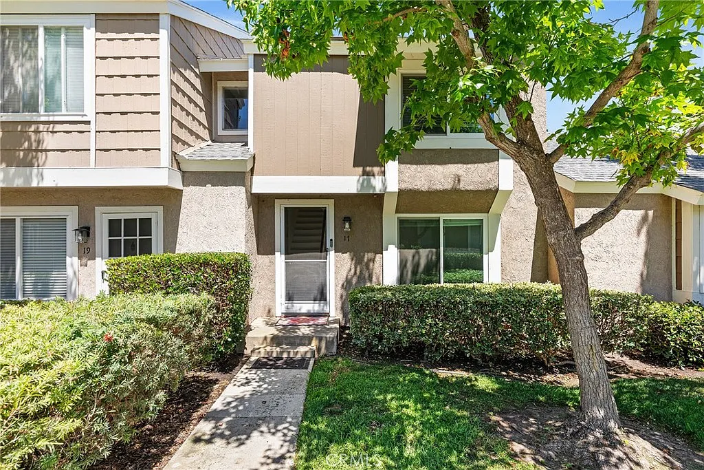 2 bed, 1.5 bath, 1037 sqft, $3,895 — Photo 1