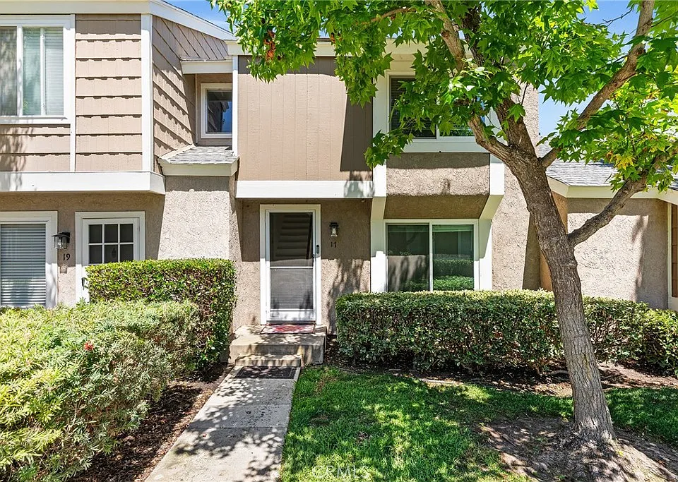 17 Hollowglen