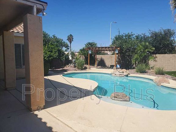 4th image of 1834 W Oriole Way