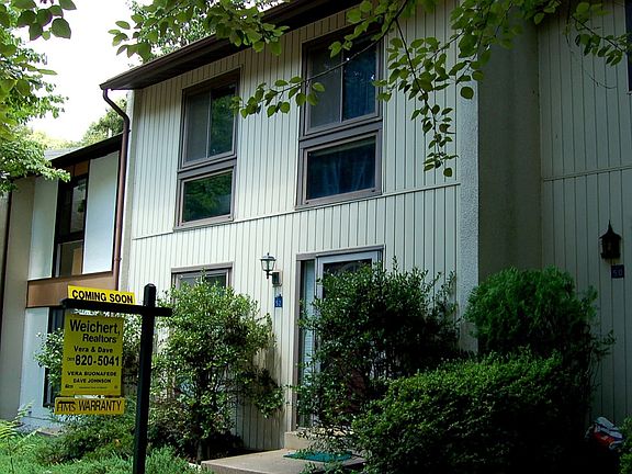 2452 Cloudcroft Sq., Reston