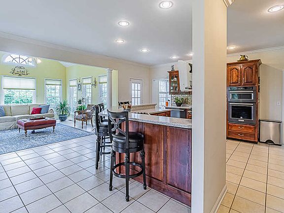 4th image of 2864 Carriage Way