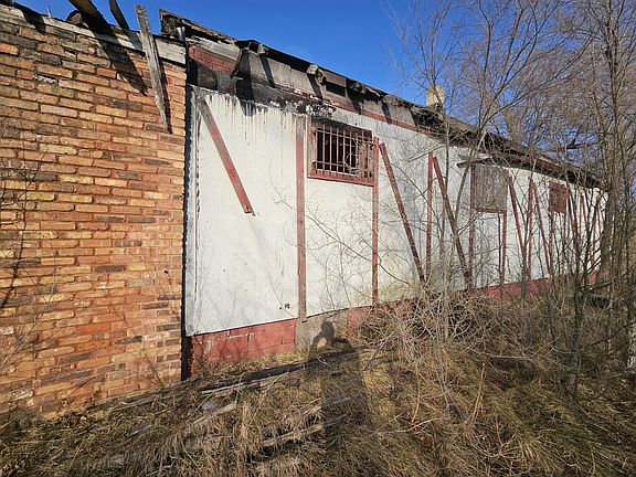 2nd image of 2443 Delaware St